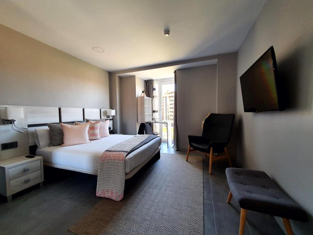 Apartahotel 5Dos5 Oviedo Kültér fotó