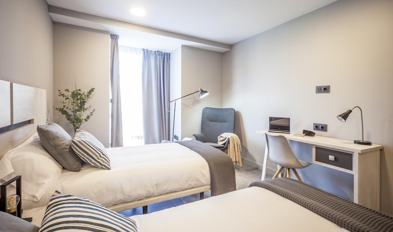 Apartahotel 5Dos5 Oviedo Kültér fotó