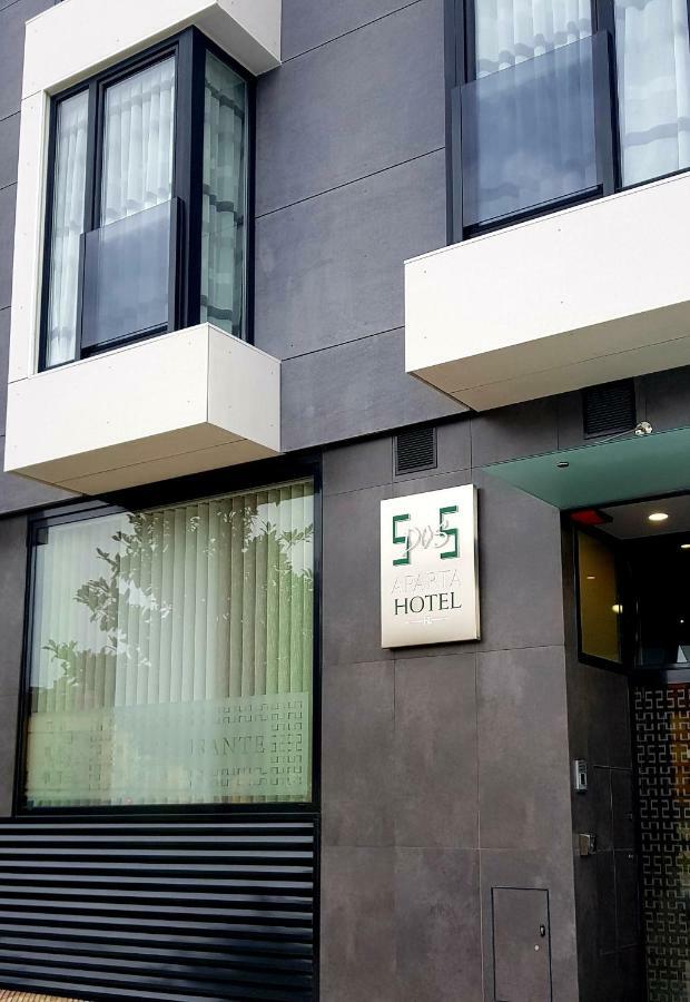 Apartahotel 5Dos5 Oviedo Kültér fotó
