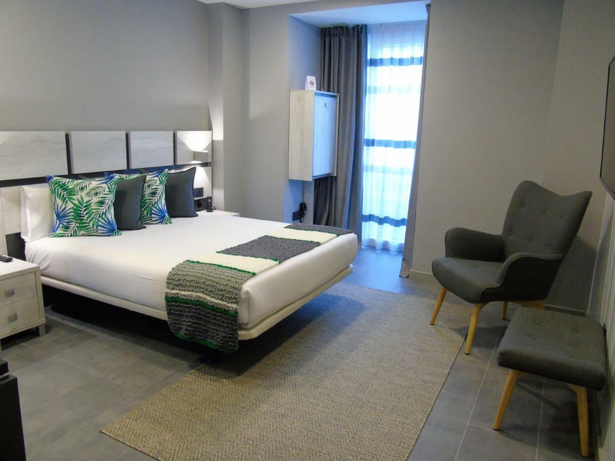Apartahotel 5Dos5 Oviedo Kültér fotó